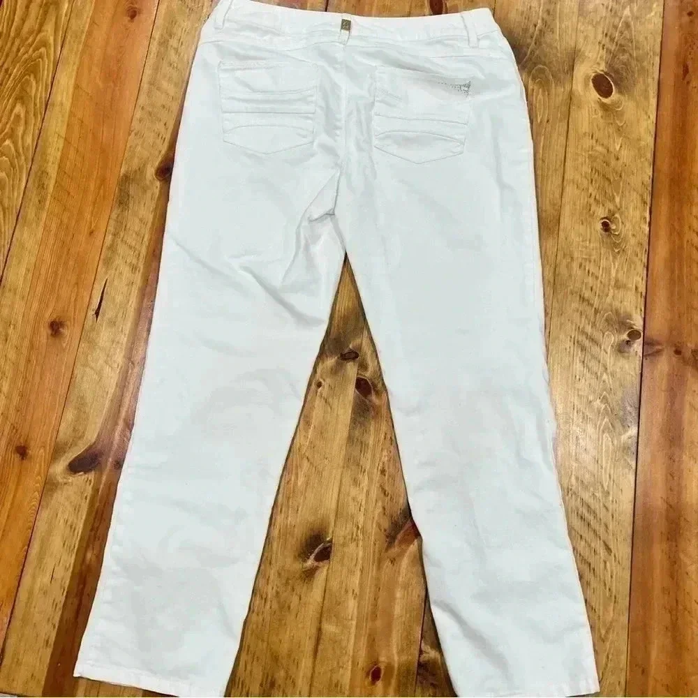 Black label by Chicos white jeans with gold hardware